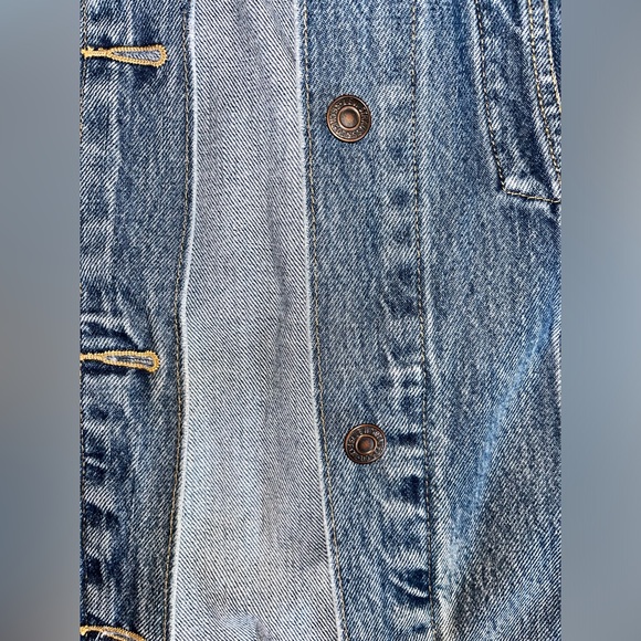 Levi’s Small Women’s Denim Jacket - Picture 5 of 8